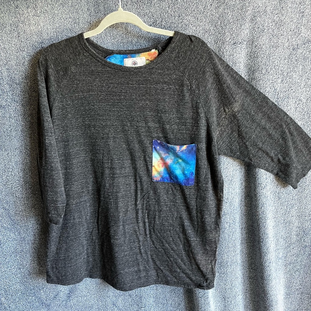 On The Byas dark grey galaxy pocket 3/4 sleeve t-shirt men's size XL